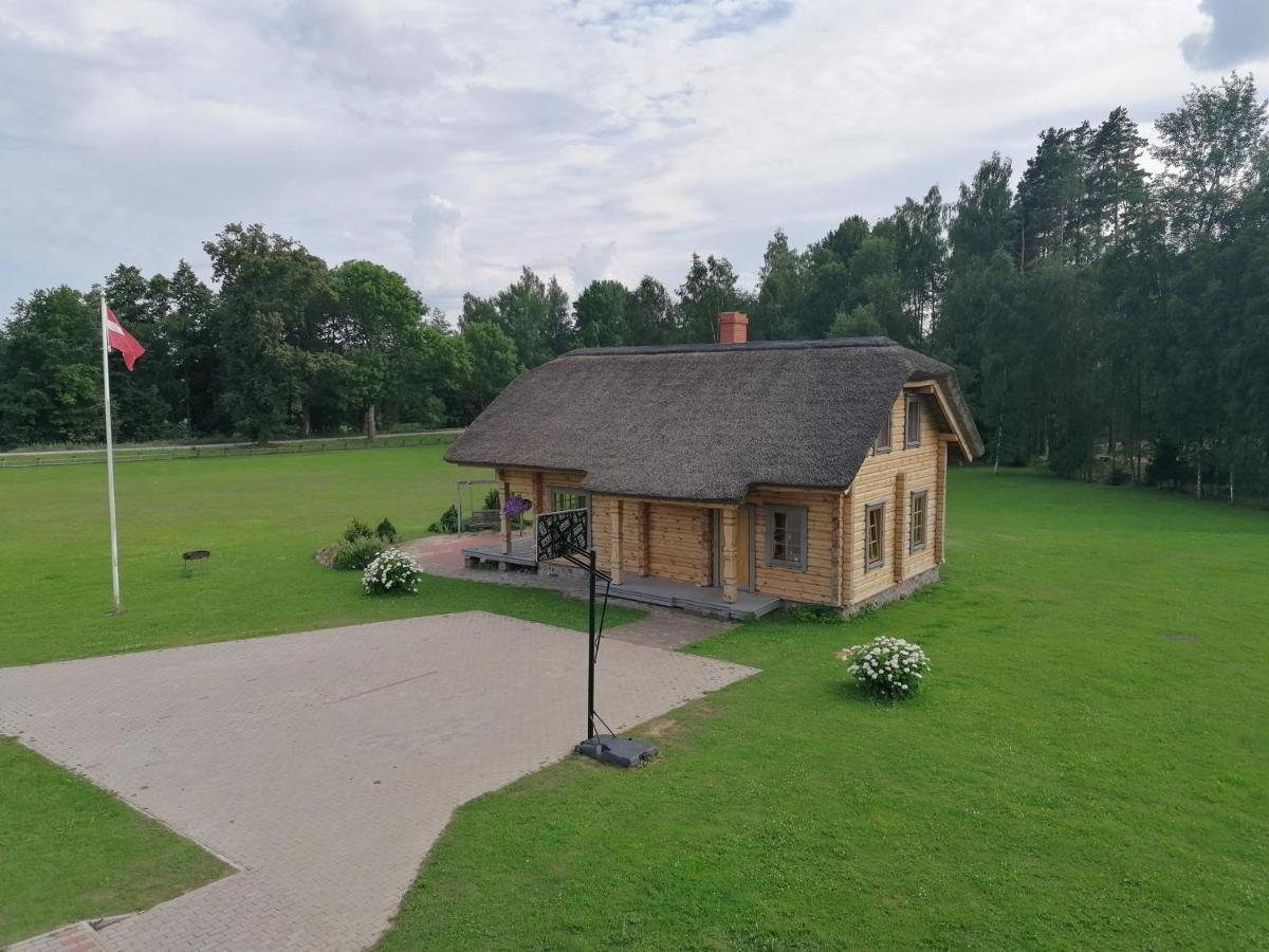 Guest House Unguri Stalbe Екстер'єр фото